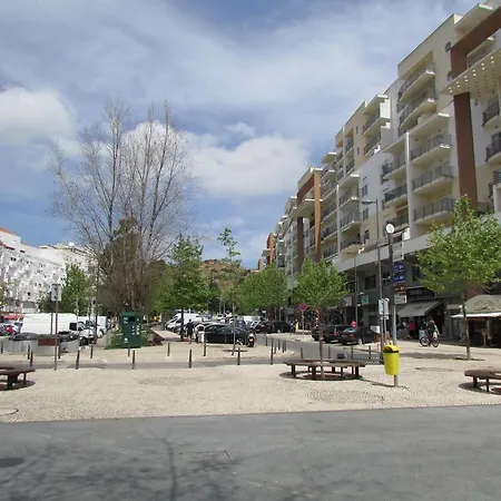Between Beach And Downtown Apartment *